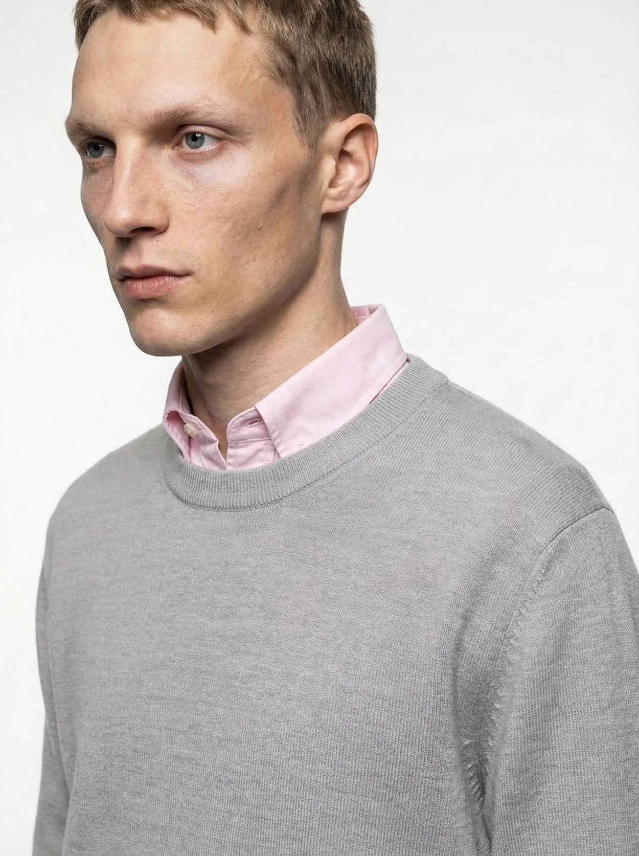 The Fine Knit Crewneck Moon Grey Male Image