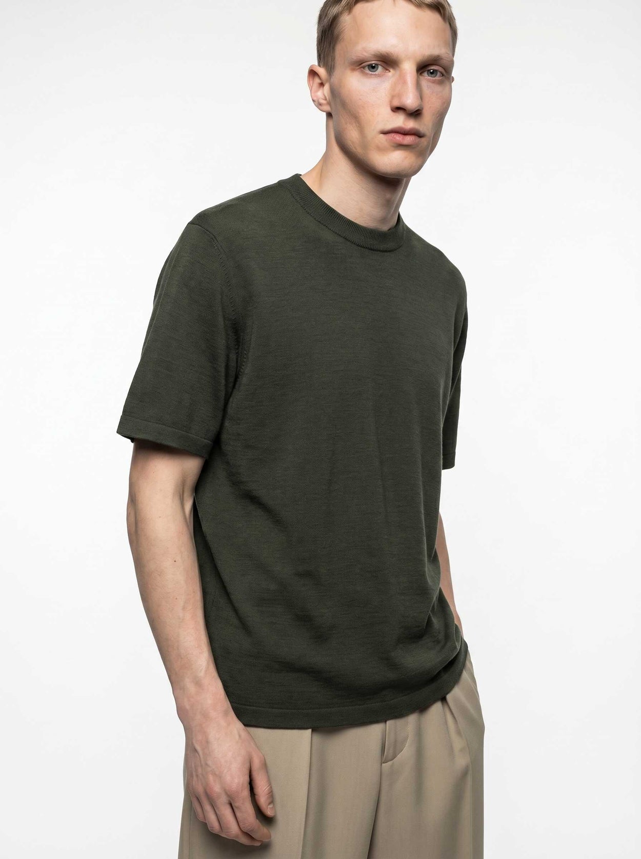 The Fine Knit T-Shirt Moss Green Male Image