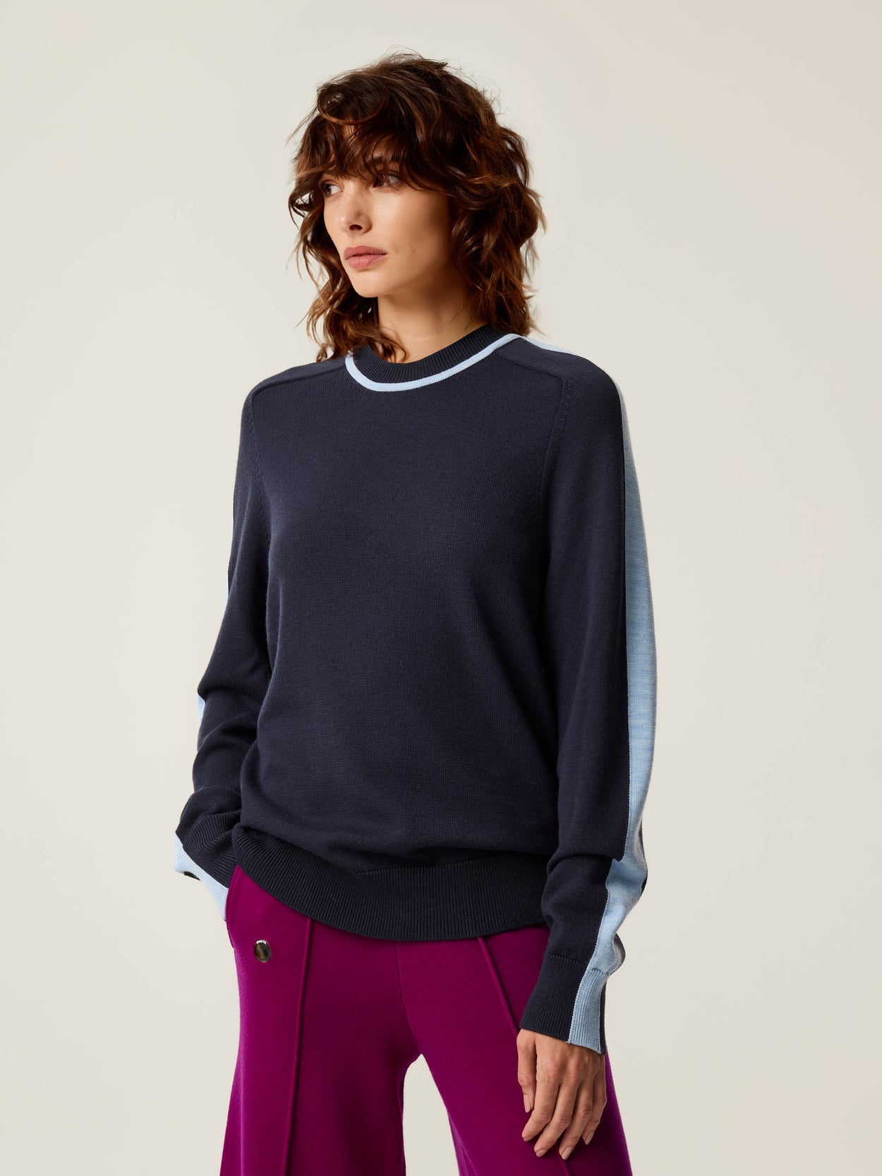 The Silhouette Crewneck Pacific Blue Female Image