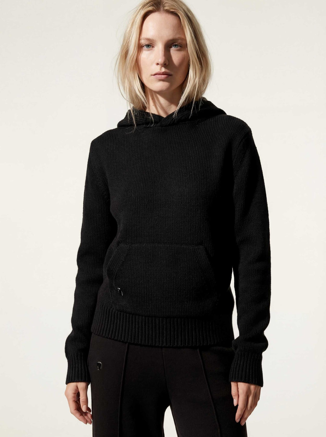 The Chunky Knit Hoodie Anthracite Black Female Image