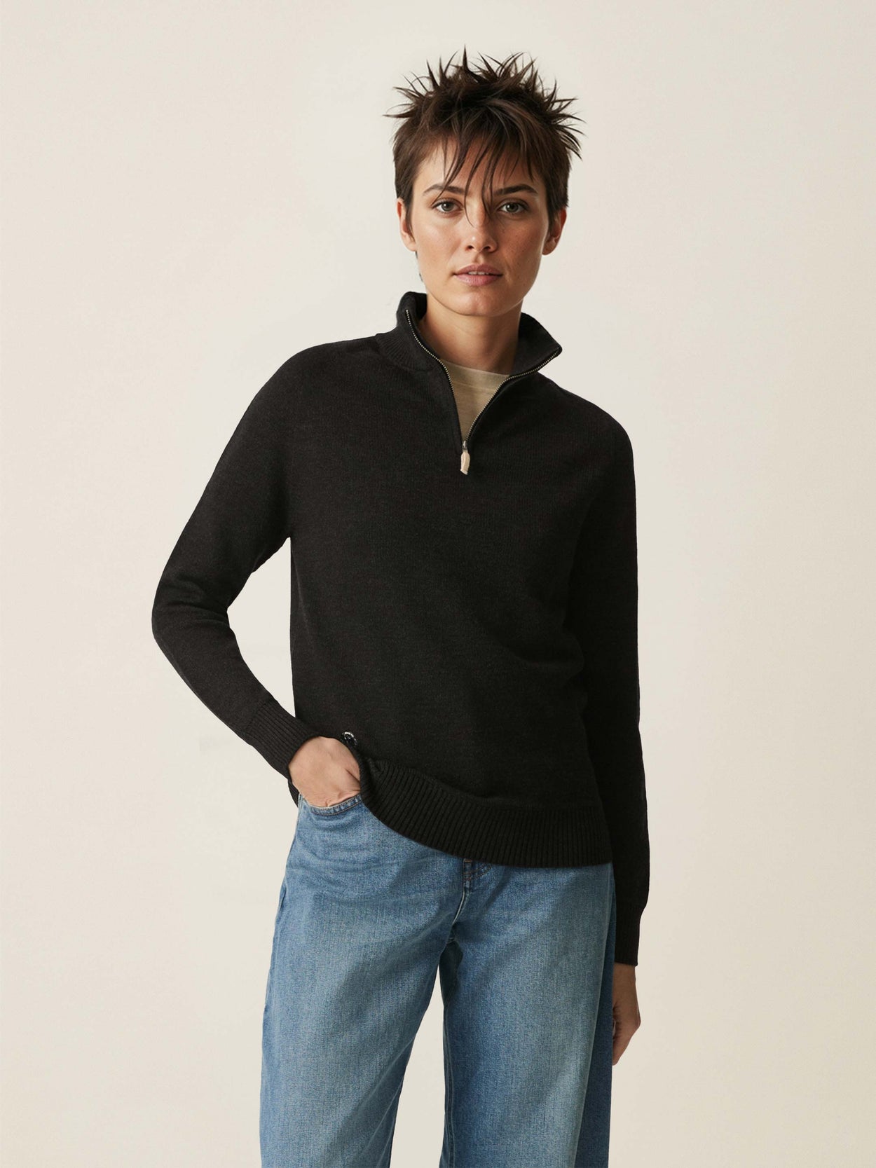 The Half Zip Anthracite Black Female Image