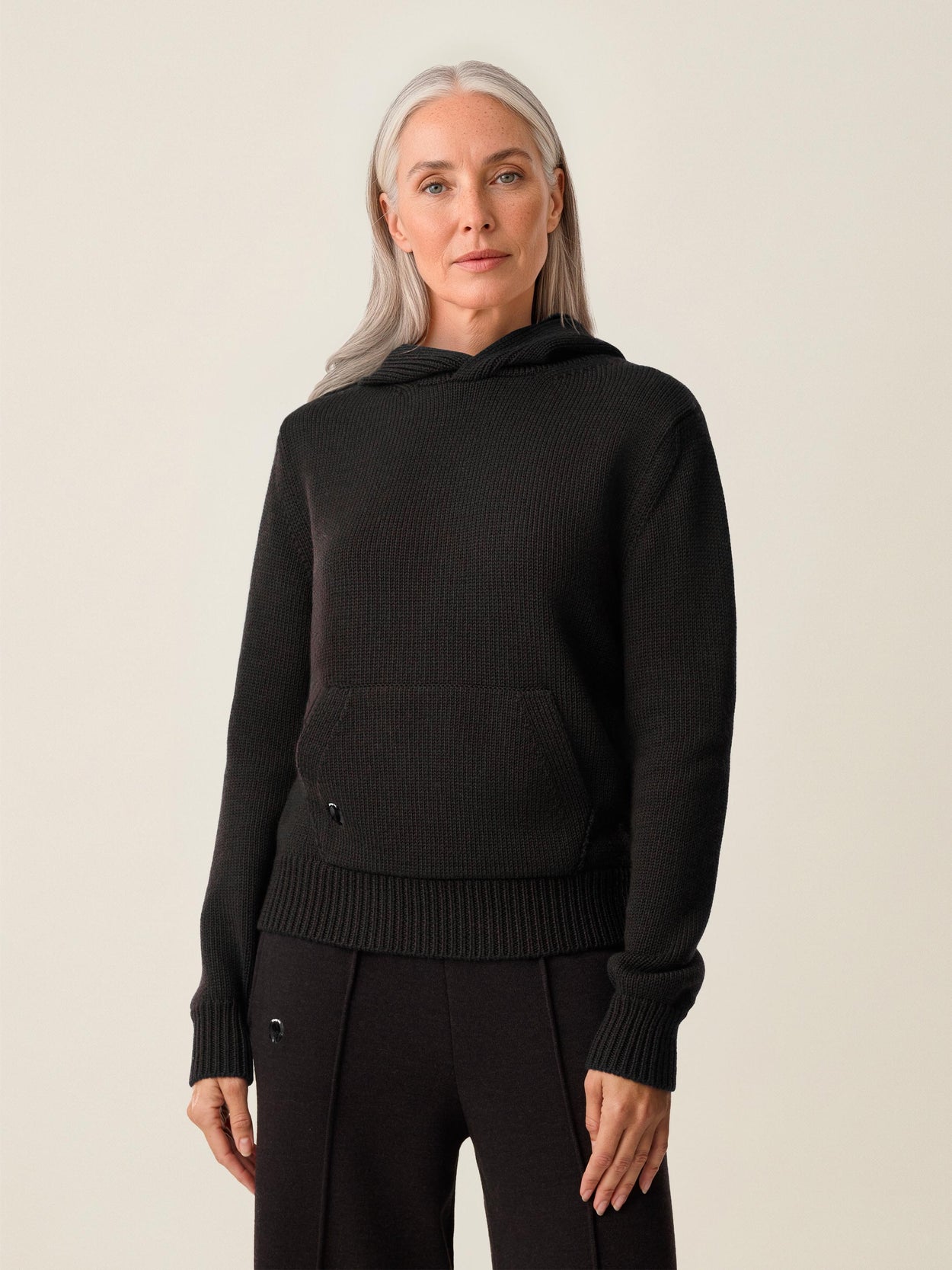 The Chunky Knit Hoodie Anthracite Black Female Image