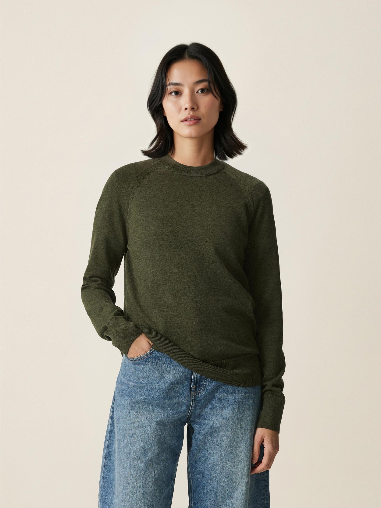 The Crewneck Light Moss Green Female Image