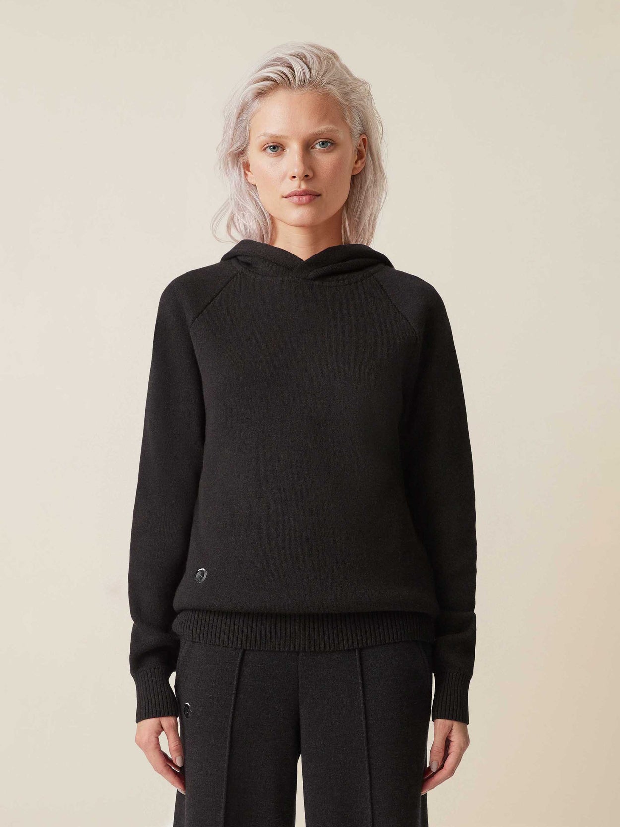 The Knitted Hoodie Anthracite Black Female Image