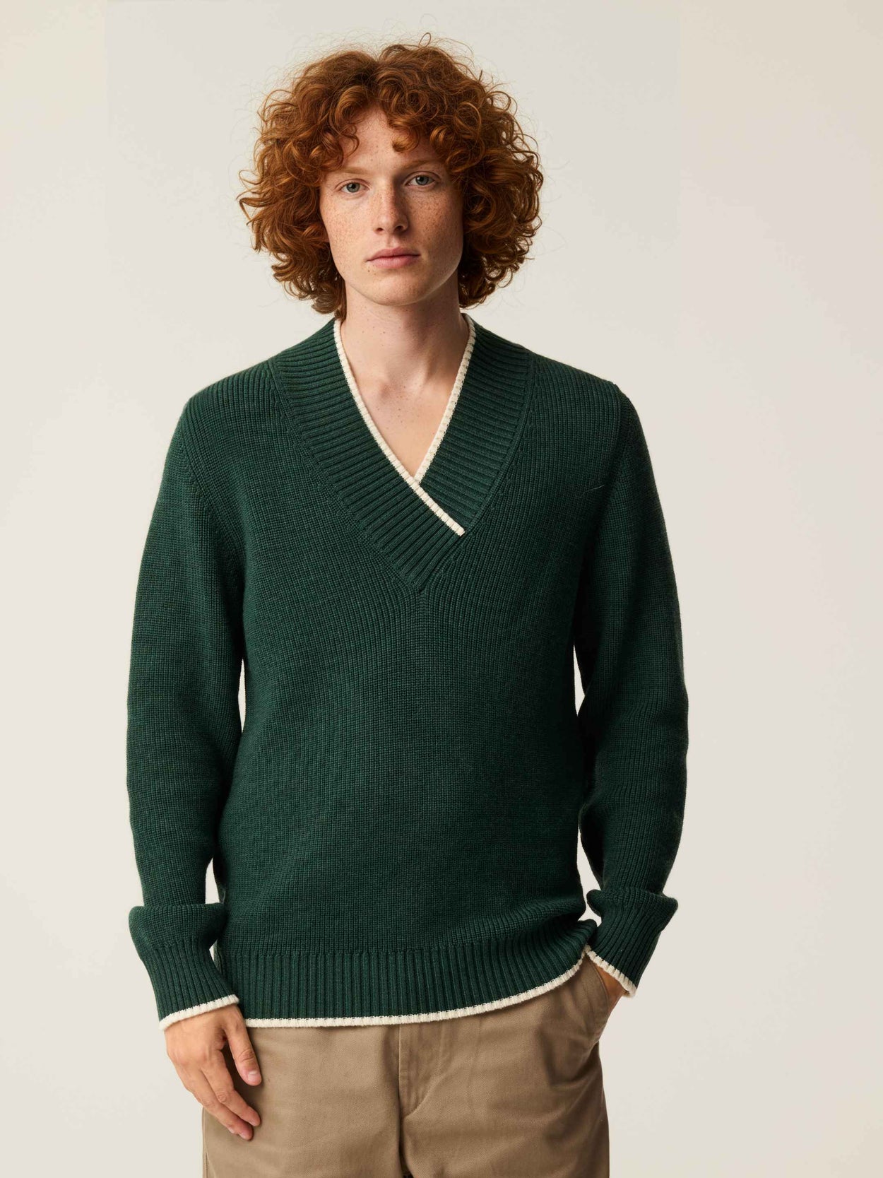 The Vale V-Neck Emerald Green Male Image