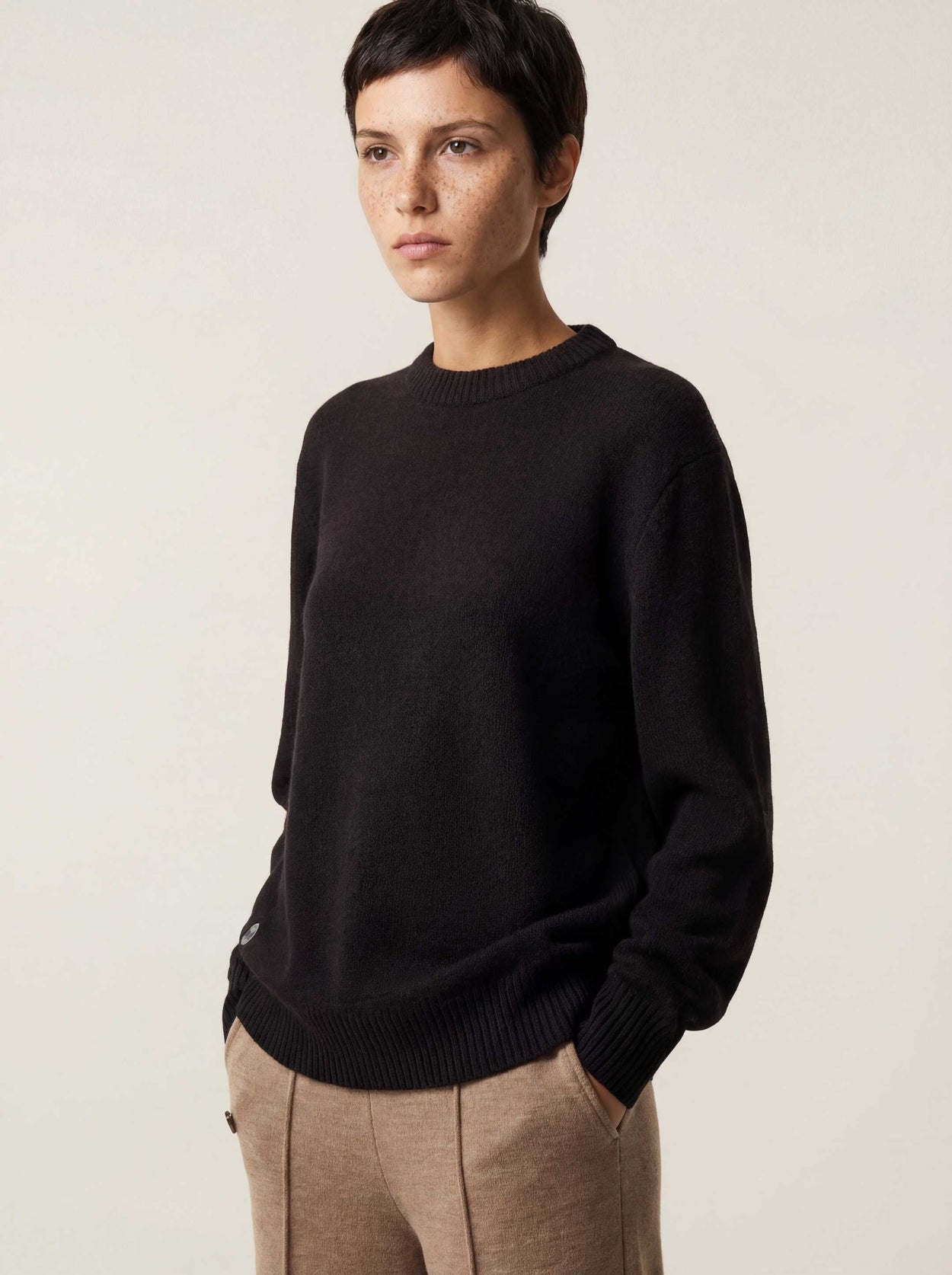 The Original Crewneck Anthracite Black Female Image