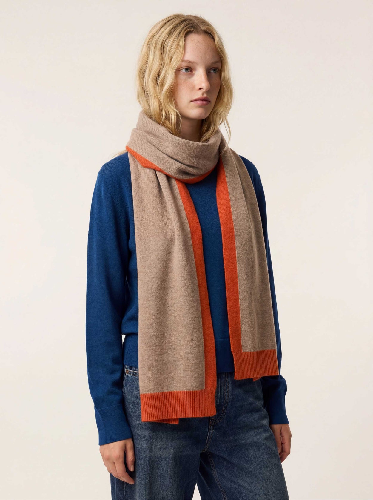 The Silhouette Scarf Fawn Brown Female Image