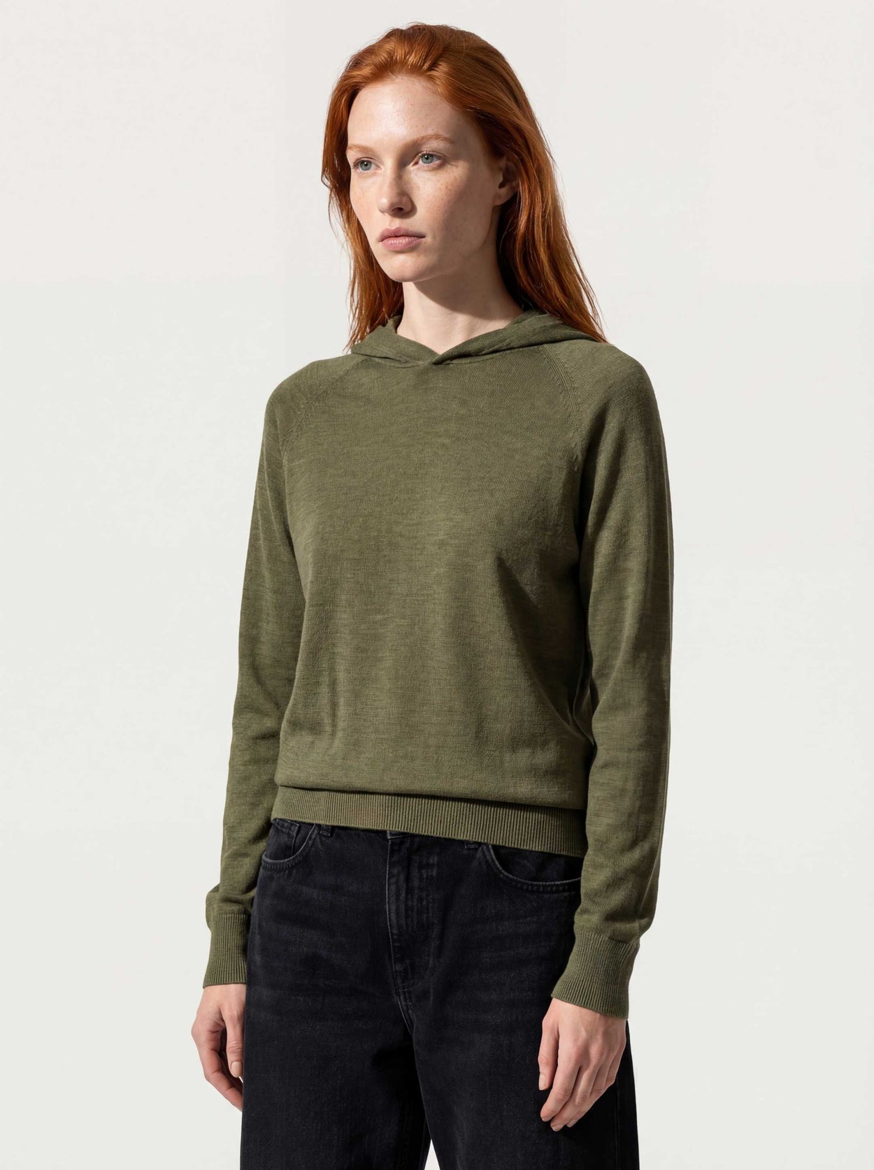 The Ultra-Light Hoodie Moss Green Female Image