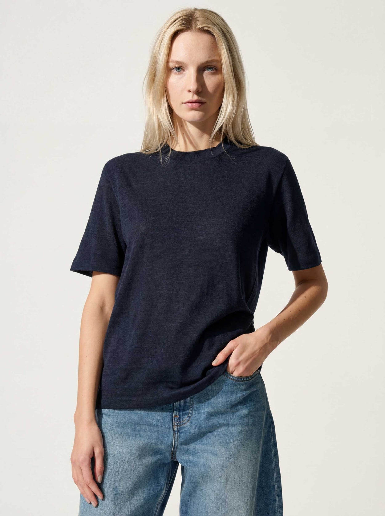 The Ultra-Light T-Shirt Pacific Blue Female Image