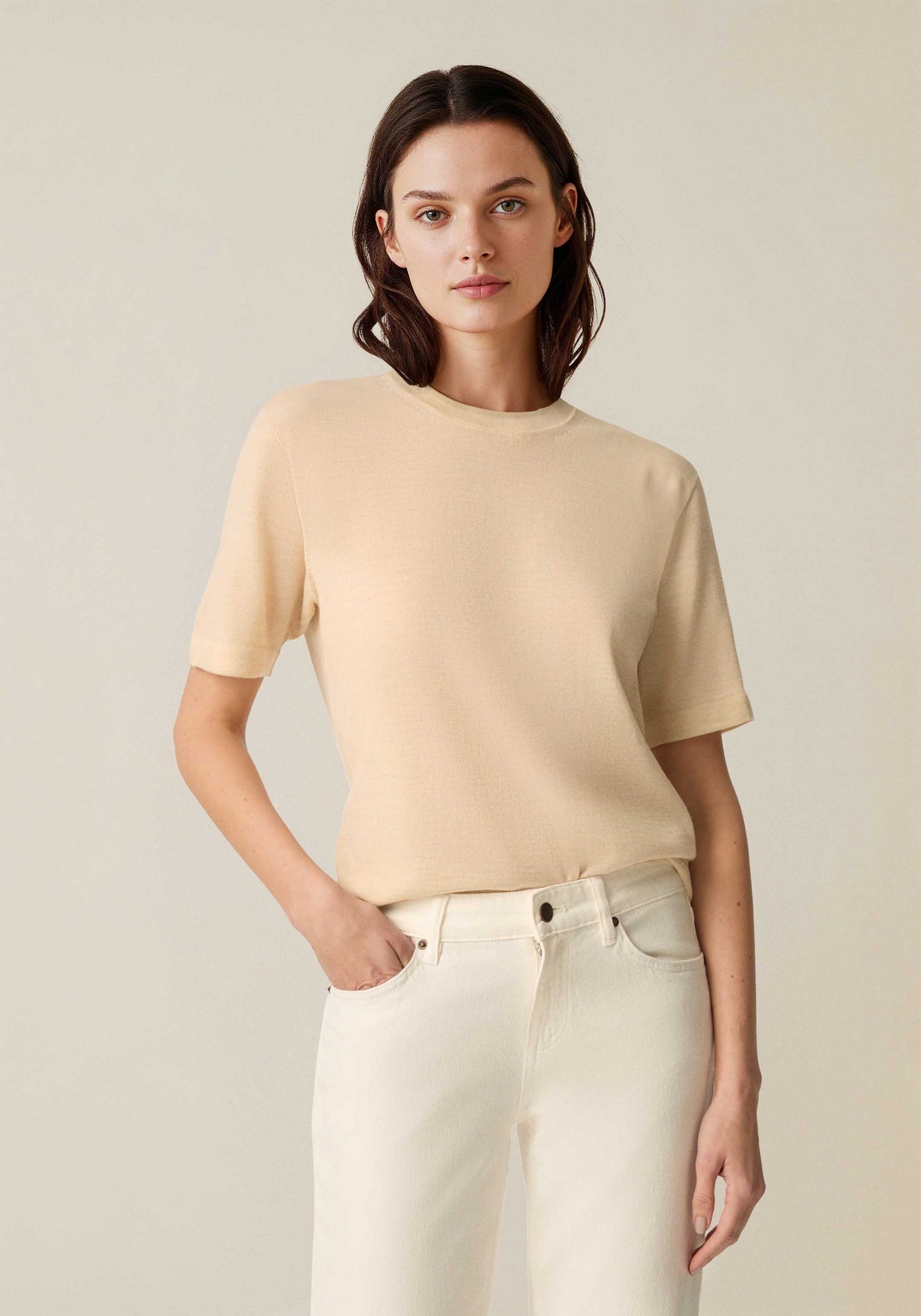 The Ultra-Light T-Shirt Almond White Female Image