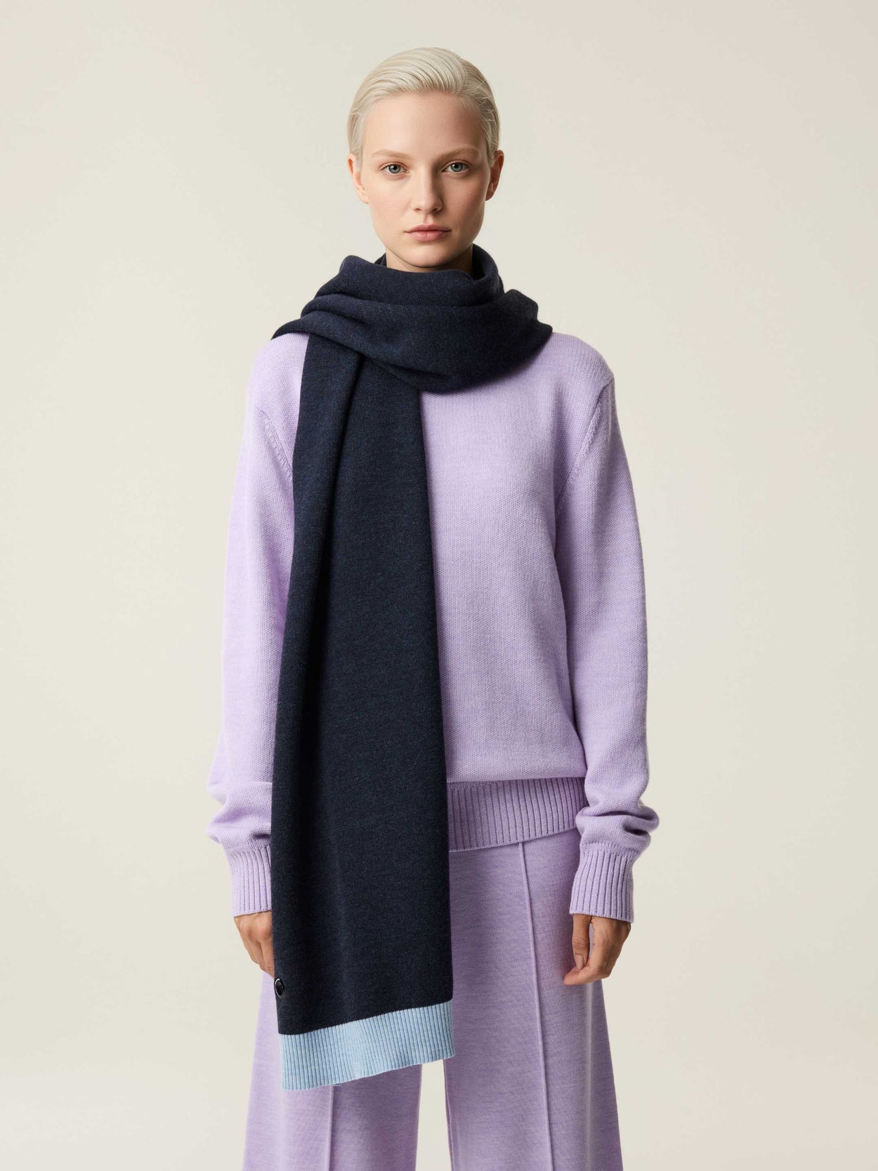 The Silhouette Scarf Pacific Blue Female Image