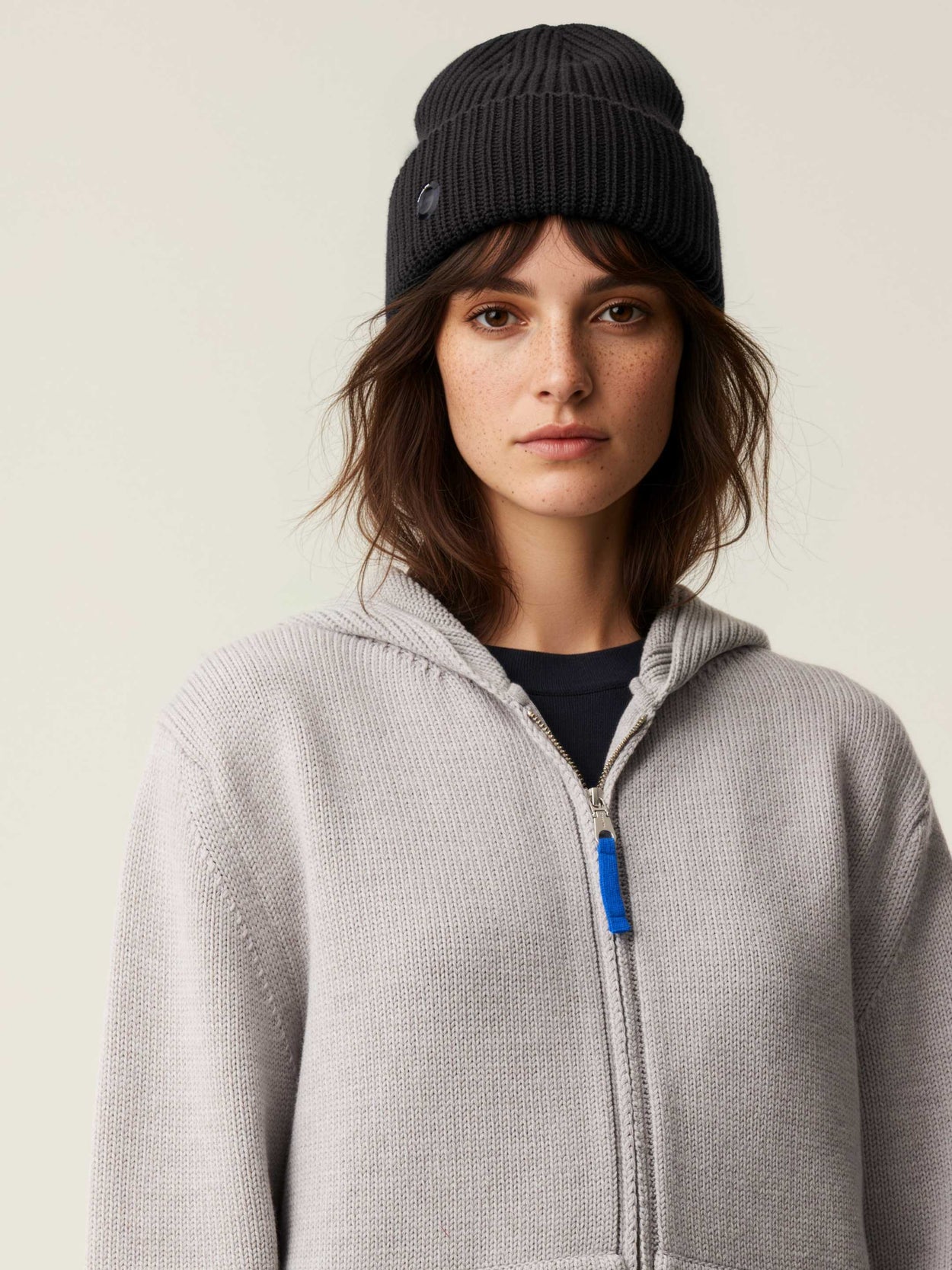 The Iconic Beanie Anthracite Black Female Image