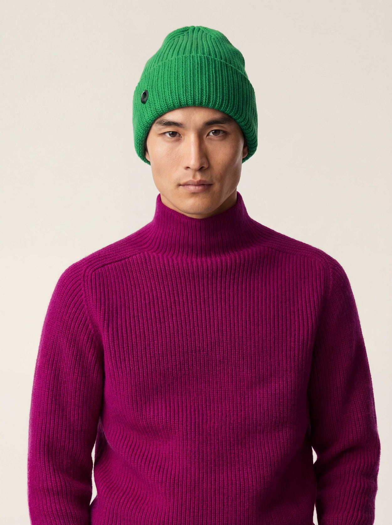 The Iconic Beanie Bottle Green Male Image